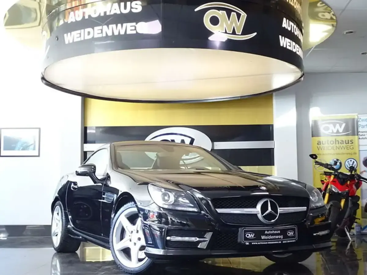 Gebraucht Mercedes SLK200 AMG line 184 PS (135 kW) 2011 Obsidianschwarz metallic Cabrio