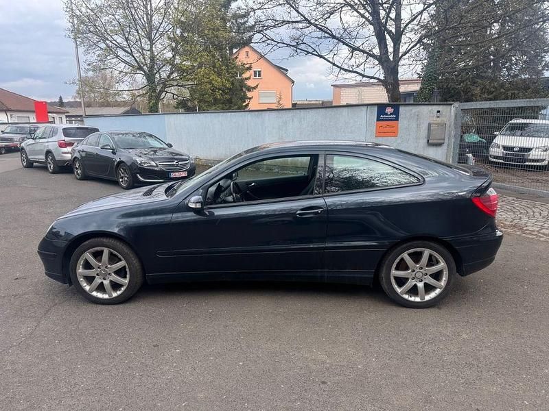 Gebraucht Mercedes C180 143 PS (105 kW) 2003 Schwarz Coupé