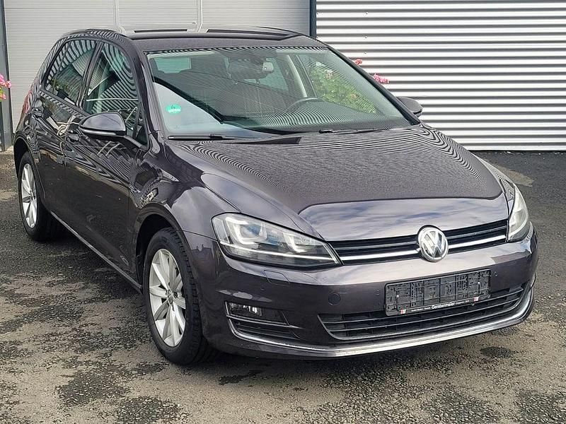 Grau Gebraucht 2015 VW Golf LOUNGE Limousine | 11.300 € (Fairer Preis) - Bild 1/4