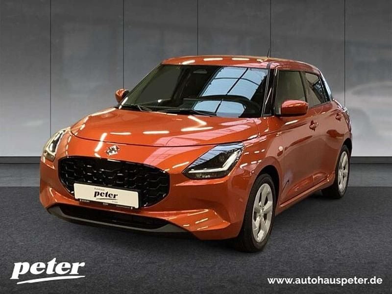 Orange (flame orange met.) Gebraucht 2025 Suzuki Swift Comfort Kleinwagen | 15.750 € (Guter Preis) - Bild 1/4