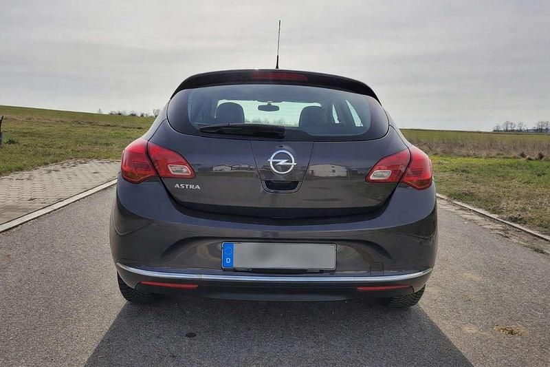Gebraucht Opel Astra Selection 116 PS (85 kW) 2015 Grau Kleinwagen