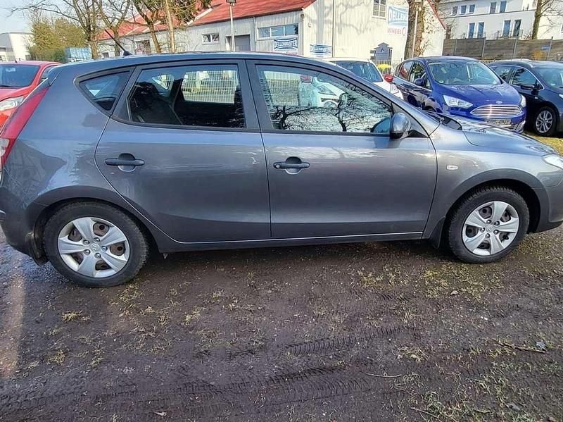 Gebraucht Hyundai i30 Edition+ 109 PS (80 kW) 2009 Grau Limousine