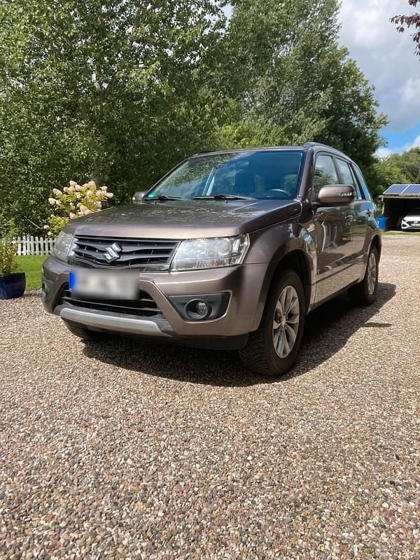 Braun Gebraucht 2013 Suzuki Grand Vitara SUV | 9.999 € (Fairer Preis) - Bild 1/4