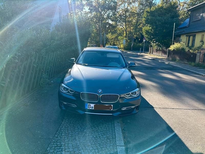 Grau Gebraucht 2012 BMW 320 Sport Line Limousine | 11.950 € (Superpreis) - Bild 1/4