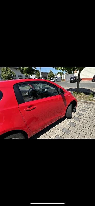 Rot Gebraucht 2009 Toyota iQ Kleinwagen | 3.850 € (Fairer Preis) - Bild 1/4