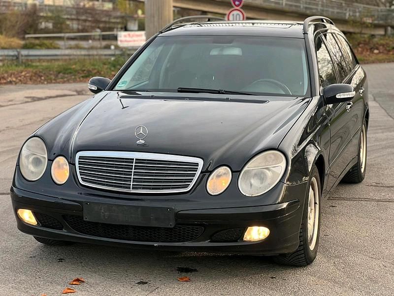 Schwarz Gebraucht 2004 Mercedes E220 Kombi | 1.450 € (Guter Preis) - Bild 1/4