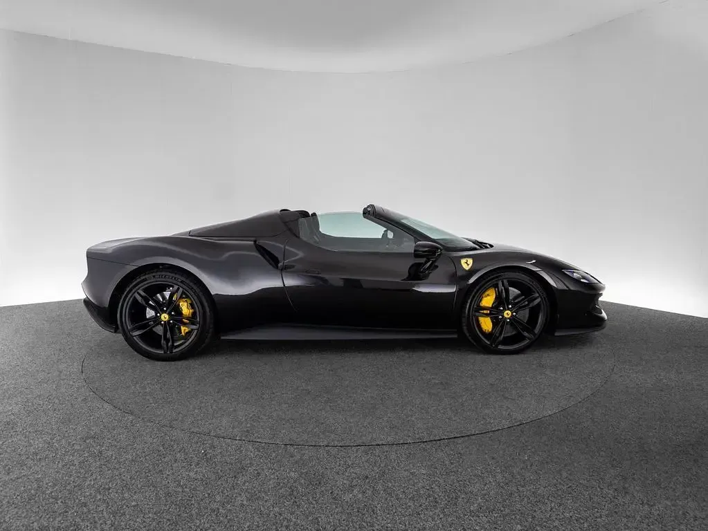 Gebraucht Ferrari 296 829 PS (609 kW) 2024 Nero daytona Cabrio