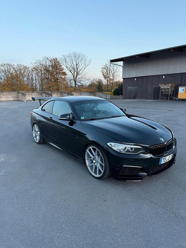 Schwarz Gebraucht 2017 BMW M240 Coupé | 29.000 € - Bild 1/4