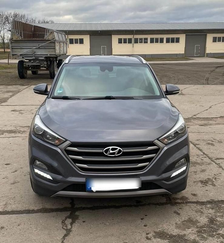 Gebraucht Hyundai Tucson 115 PS (84 kW) 2016 Grau SUV