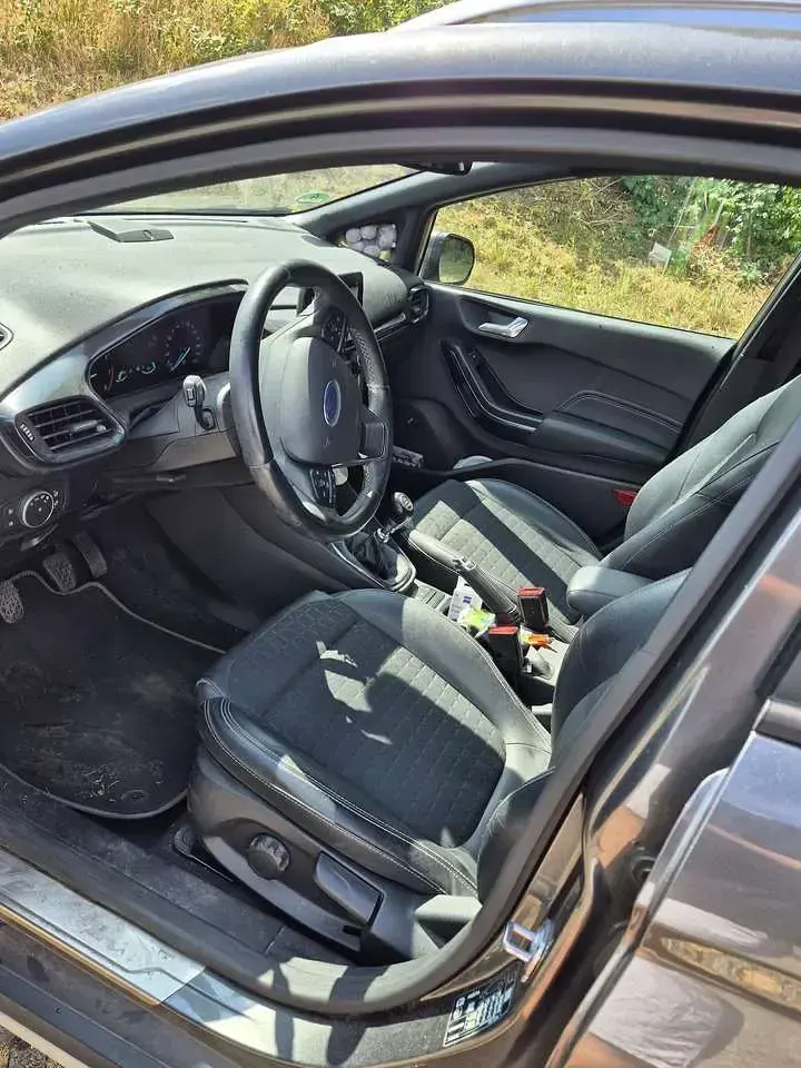 Gebraucht Ford Fiesta Active 140 PS (102 kW) 2018 Grau Kleinwagen