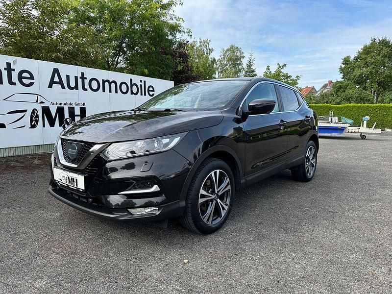 Schwarz Gebraucht 2018 Nissan Qashqai N-Connecta SUV | 13.995 € (Fairer Preis) - Bild 1/4