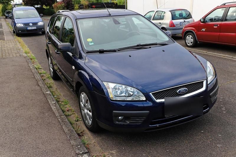 Blau Gebraucht 2005 Ford Focus Ghia Kombi | 1.300 € (Superpreis) - Bild 1/4