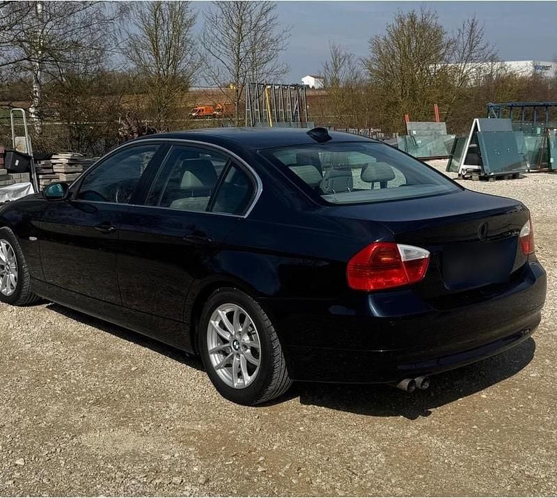 Gebraucht BMW 325 218 PS (160 kW) 2004 Blau Limousine