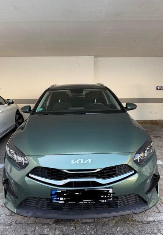 Grün Gebraucht 2022 Kia Ceed Sportswagon Spirit Kombi | 20.000 € (Fairer Preis) - Bild 1/4