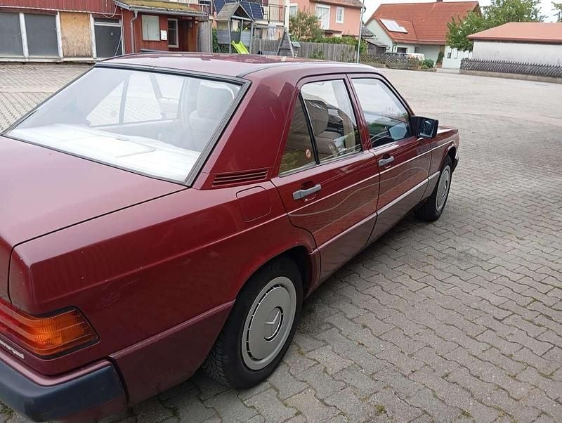 Rot Gebraucht 1989 Mercedes 190 Limousine | 5.000 € - Bild 1/4