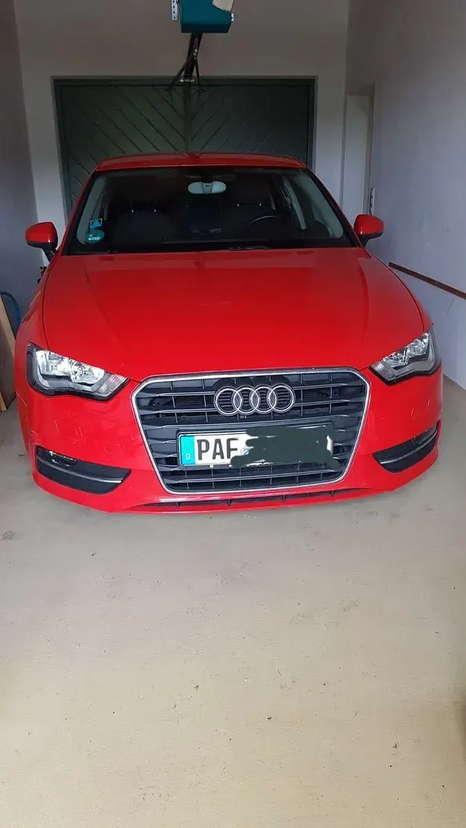 Gebraucht Audi A3 Attraction 122 PS (89 kW) 2014 Rot Limousine