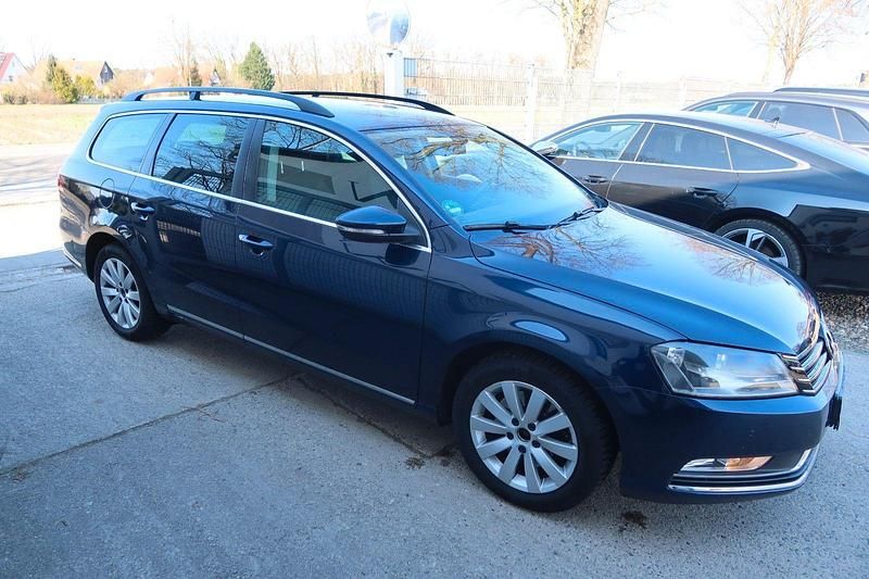 Gebraucht VW Passat 122 PS (89 kW) 2011 Blau Kombi