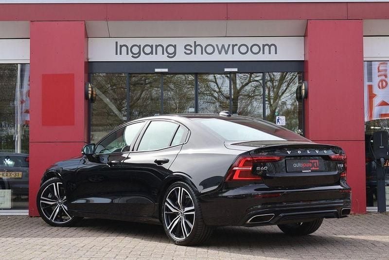 Second-hand Volvo S60 252 CP (185 kW) 2019 Negru Berlinǎ