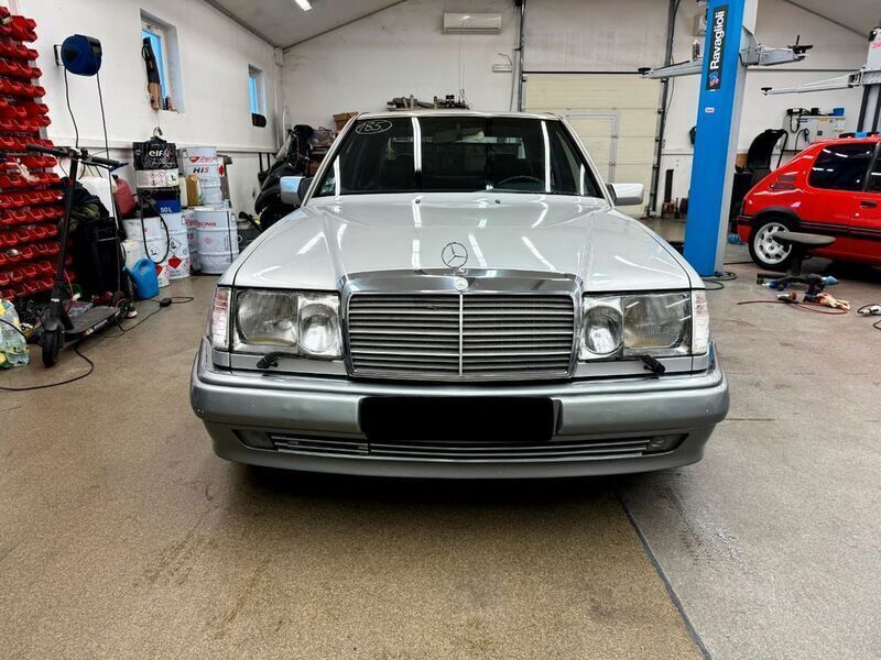 Gebraucht Mercedes E500 320 PS (235 kW) 1991 Silber Limousine