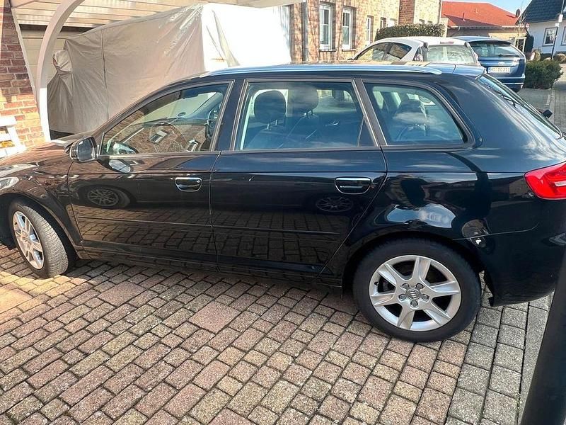 Gebraucht Audi A3 Attraction 105 PS (77 kW) 2011 Schwarz Kleinwagen