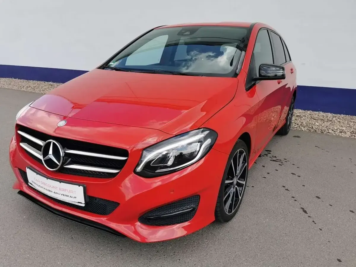 Gebraucht Mercedes B180 Urban 109 PS (80 kW) 2016 Jupiterrot  unilack Kleinwagen