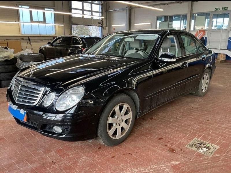 Schwarz Gebraucht 2007 Mercedes E280 Limousine | 8.490 € (Etwas zu teuer) - Bild 1/4