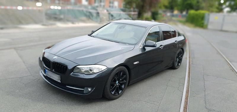 Grau Gebraucht 2010 BMW 523 M Performance Limousine | 11.990 € (Etwas zu teuer) - Bild 1/4