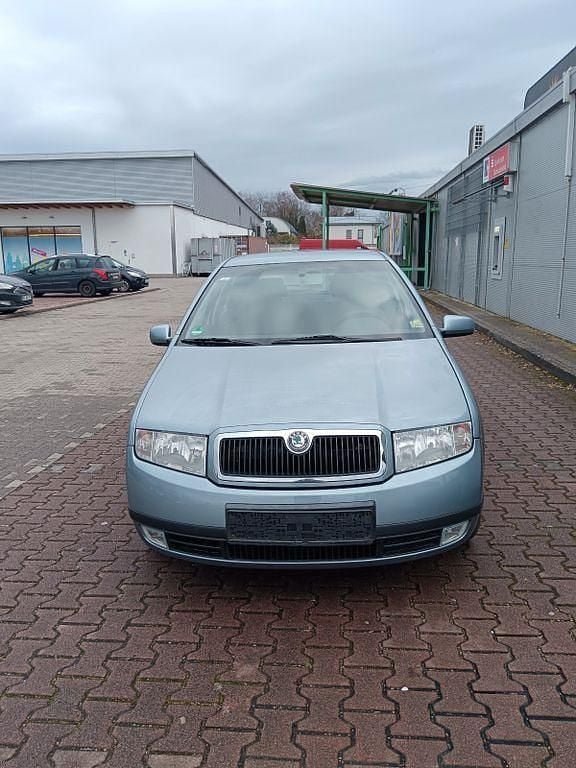 Silber Gebraucht 2002 Skoda Fabia Elegance Limousine | 1.800 € (Fairer Preis) - Bild 1/4