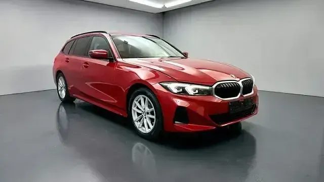 Używany BMW 320 Shadowline 190 KM (139 kW) 2023 Czerwony Sedan/Limuzyna