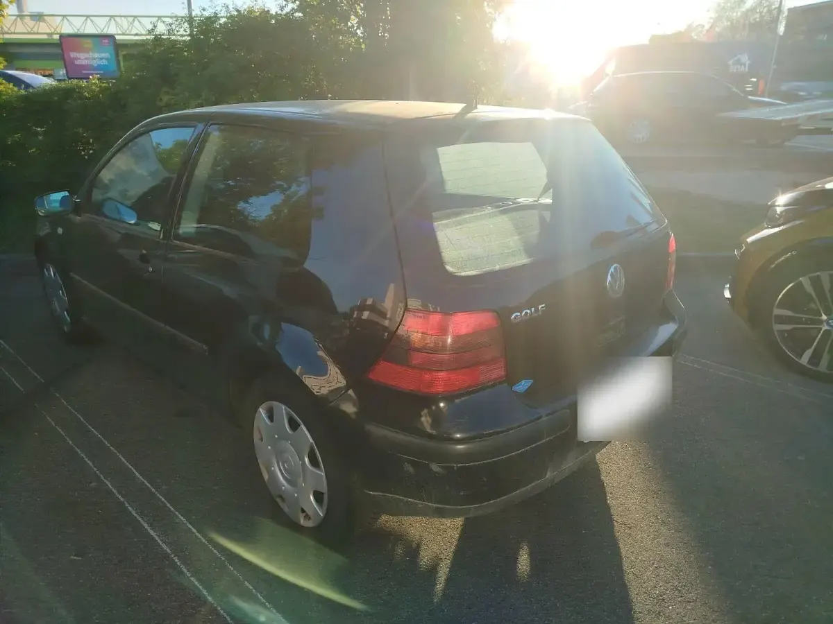 Używany VW Golf IV 75 KM (55 kW) 2000 Czarny Sedan/Limuzyna