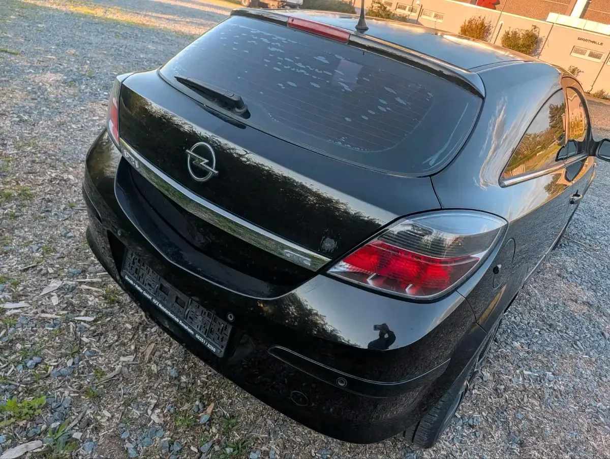 Gebraucht Opel Astra GTC 140 PS (102 kW) 2009 Schwarz Limousine