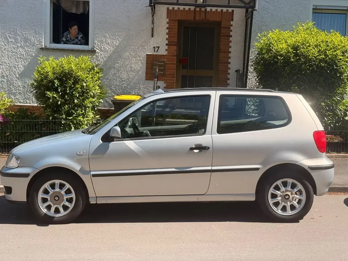 Gebraucht VW Polo 60 PS (44 kW) 2000 Silber Limousine