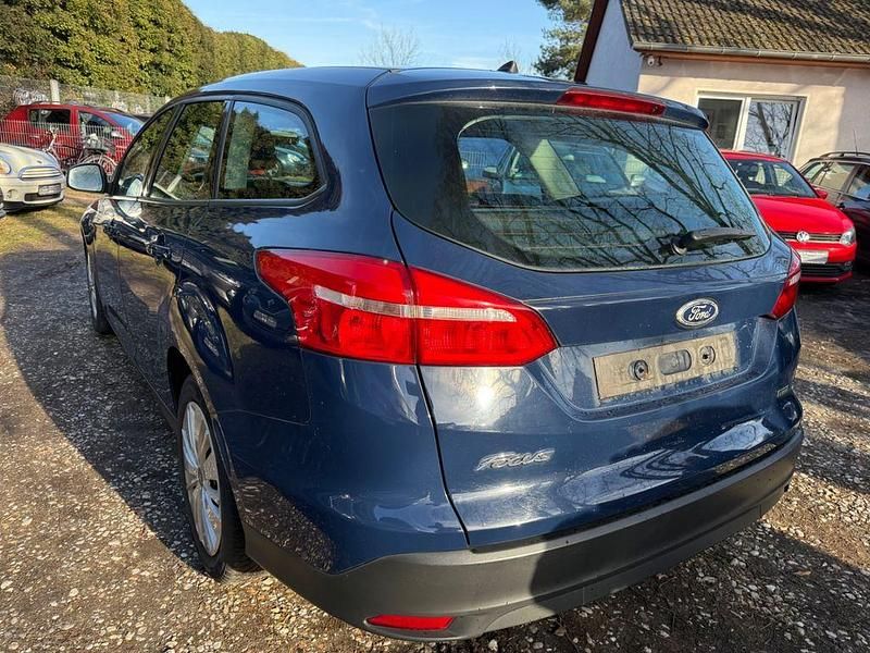 Gebraucht Ford Focus Trend 101 PS (74 kW) 2014 Blau Kombi