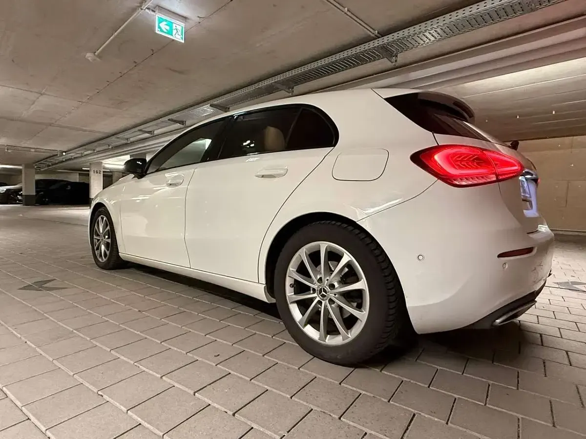 Gebraucht Mercedes A180 116 PS (85 kW) 2019 Limousine