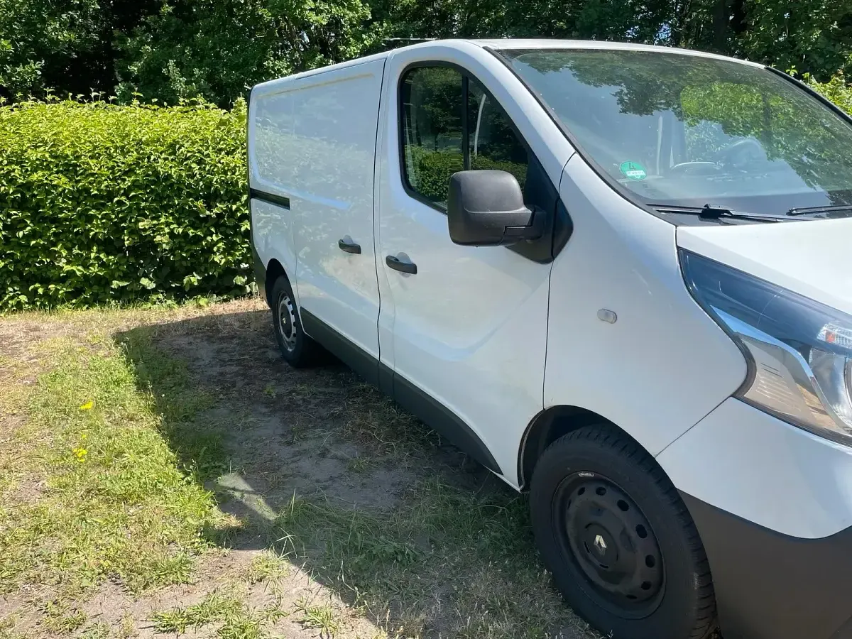 Gebraucht Renault Trafic 95 PS (69 kW) 2018 Weiß Van / Kleinbus