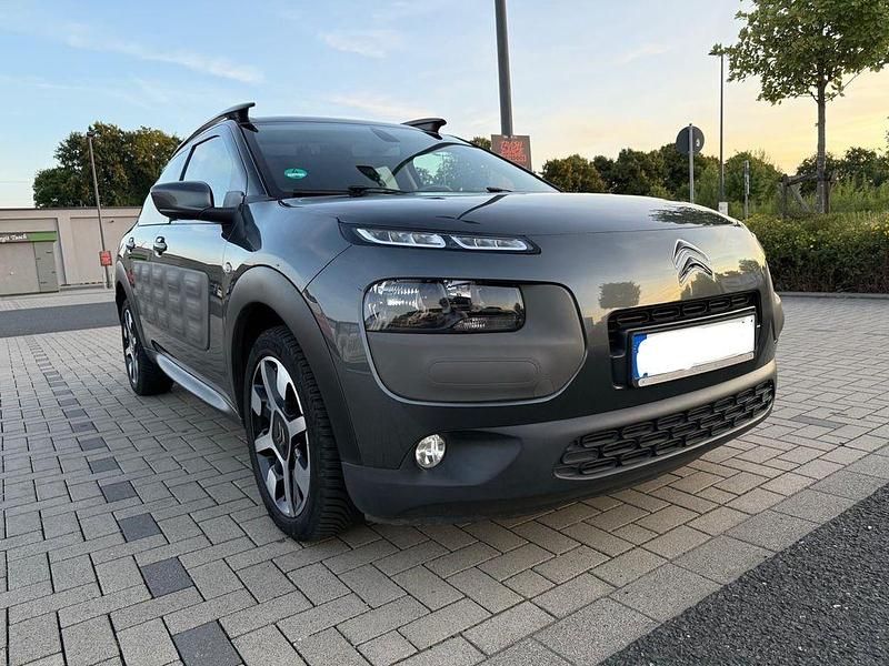Grau Gebraucht 2015 Citroën C4 Cactus Shine Kleinwagen | 6.500 € (Guter Preis) - Bild 1/4