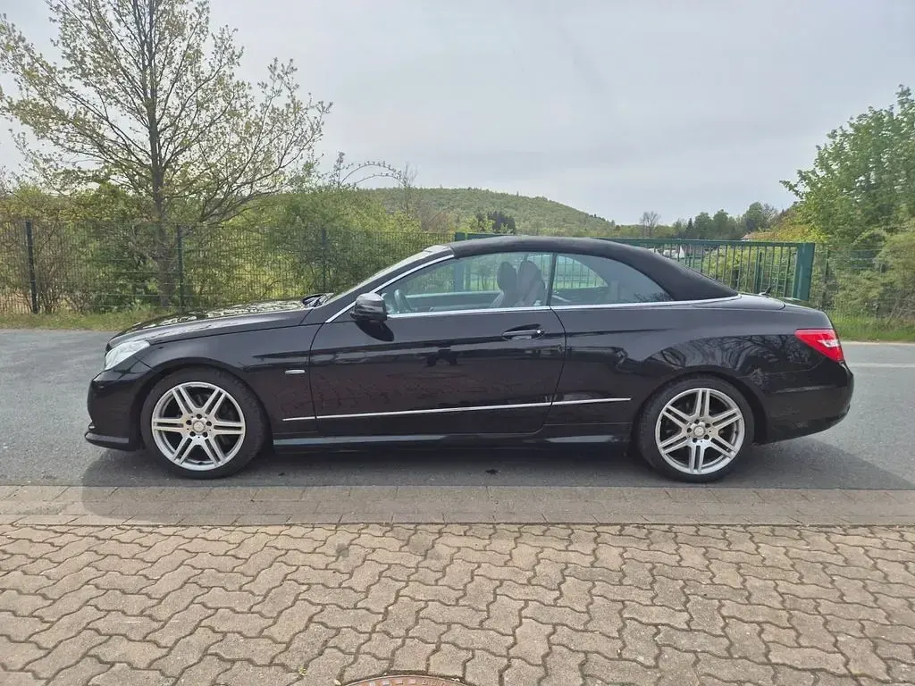 Second-hand Mercedes E200 184 CP (135 kW) 2012 Negru Cabrio