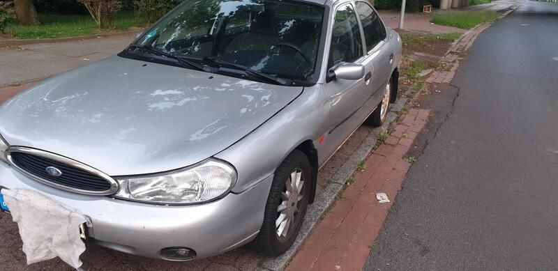 Grau Gebraucht 1998 Ford Mondeo Limousine | 750 € - Bild 1/4