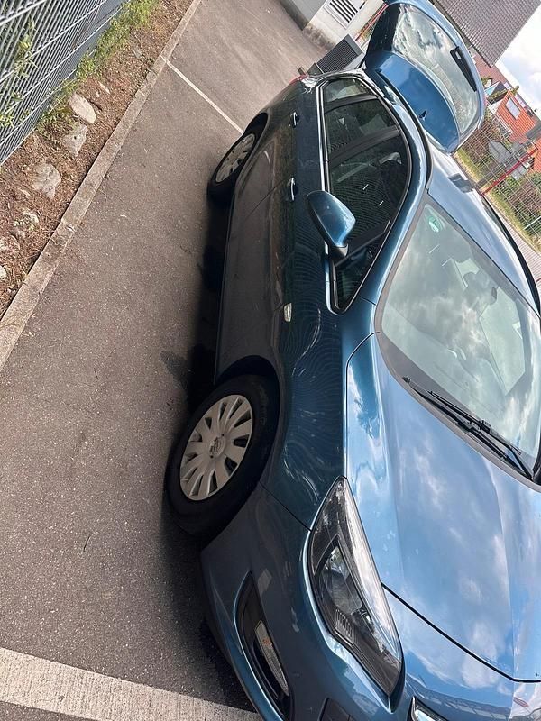 Blau Gebraucht 2014 Opel Astra Kombi | 4.200 € (Fairer Preis) - Bild 1/4