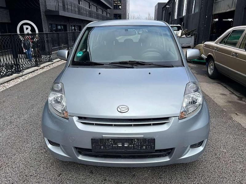 Gebraucht Daihatsu Sirion 91 PS (66 kW) 2010 Silber Kleinwagen