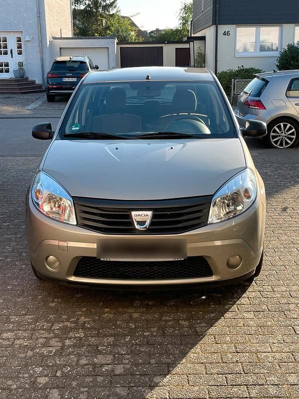 Grau Gebraucht 2009 Dacia Sandero Kleinwagen | 1.300 € (Superpreis) - Bild 1/4