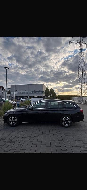 Gebraucht Mercedes E220 194 PS (142 kW) 2019 Schwarz Kombi