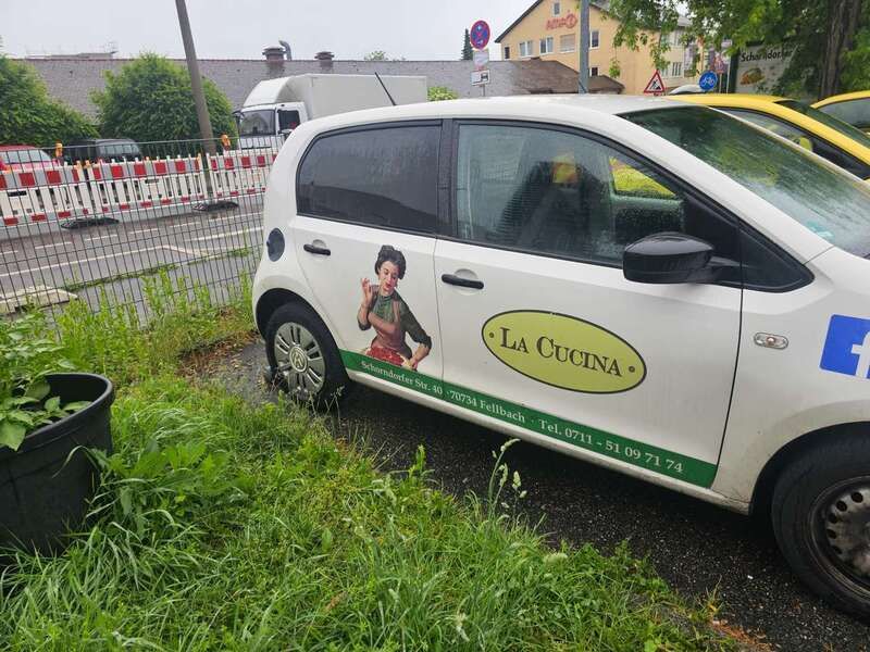 Grau Gebraucht 2017 VW up! Kleinwagen | 1.999 € - Bild 1/4
