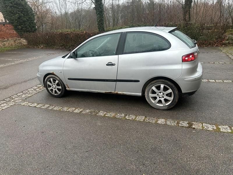Silber Gebraucht 2003 Seat Ibiza Kleinwagen | 800 € (Superpreis) - Bild 1/4