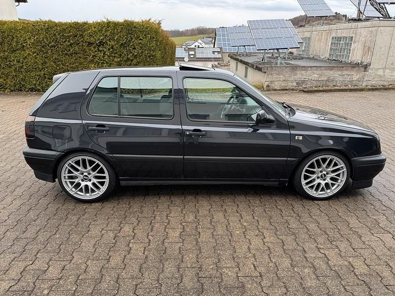 Brugt VW Golf III 75 HK (55 kW) 1994 Sort Sedan
