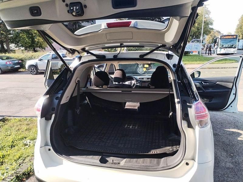 Weiß Gebraucht 2016 Nissan X-Trail Acenta SUV | 15.900 € (Etwas zu teuer) - Bild 1/4