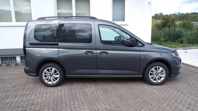Gebraucht VW Caddy Life 102 PS (75 kW) 2023 Grau Van / Kleinbus