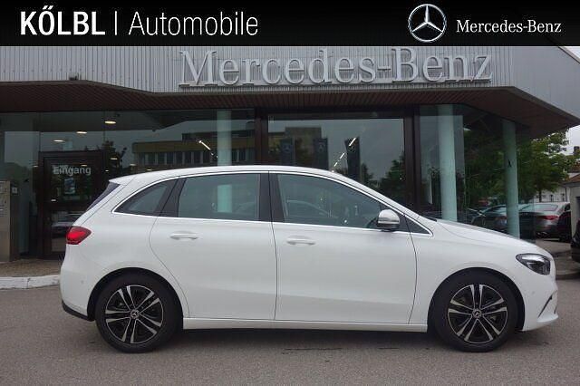 Unilack polarweiß Gebraucht 2024 Mercedes B200 Progressive Van / Kleinbus | 29.980 € (Guter Preis) - Bild 1/4