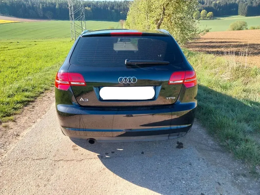 Gebraucht Audi A3 105 PS (77 kW) 2011 Schwarz Kleinwagen