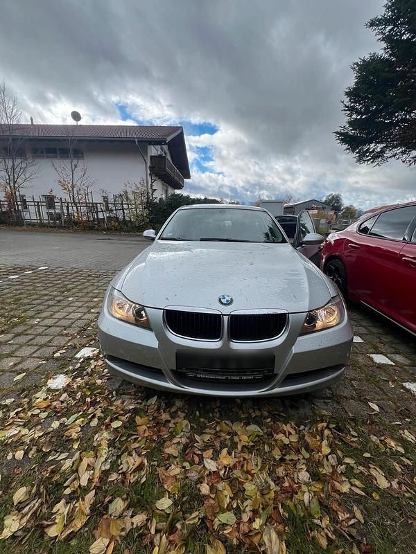 Gebraucht BMW 318 129 PS (94 kW) 2006 Silber Limousine